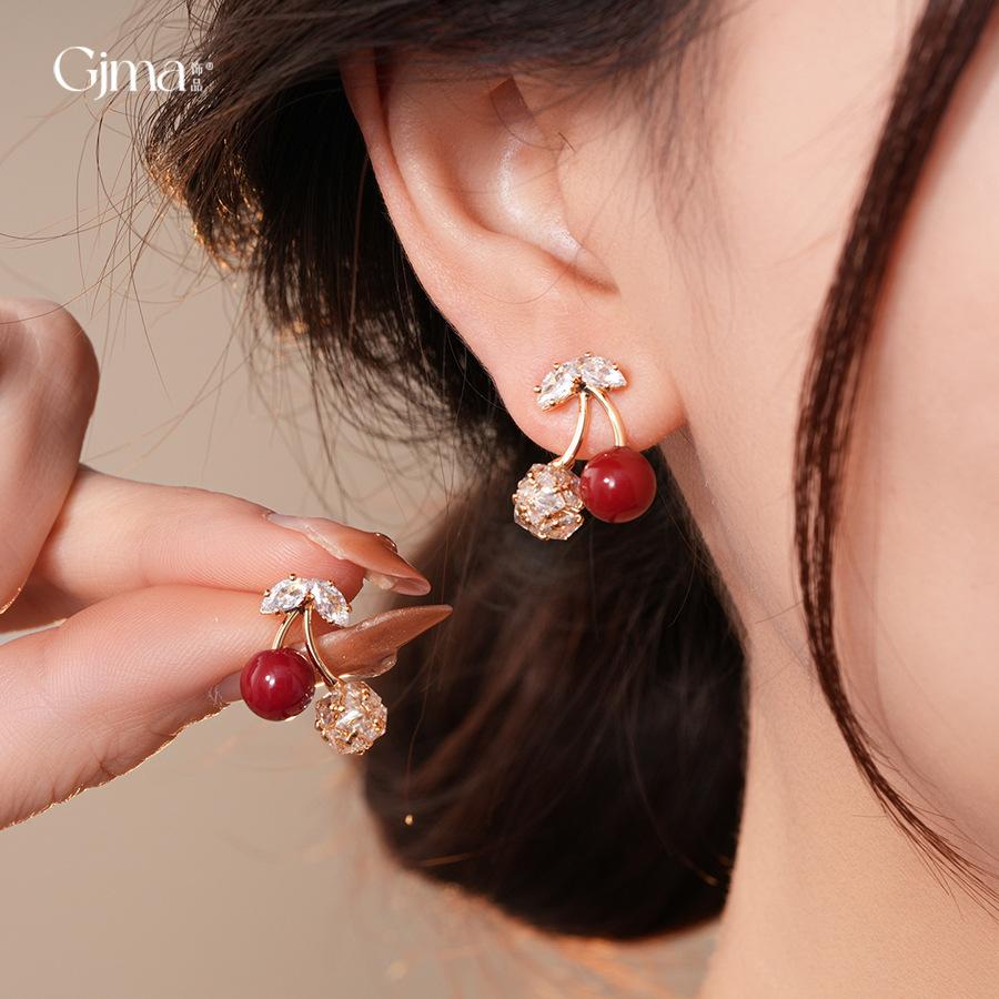Liu Yifei red pearl earrings women's earrings 2025 new popular camellia stud earrings