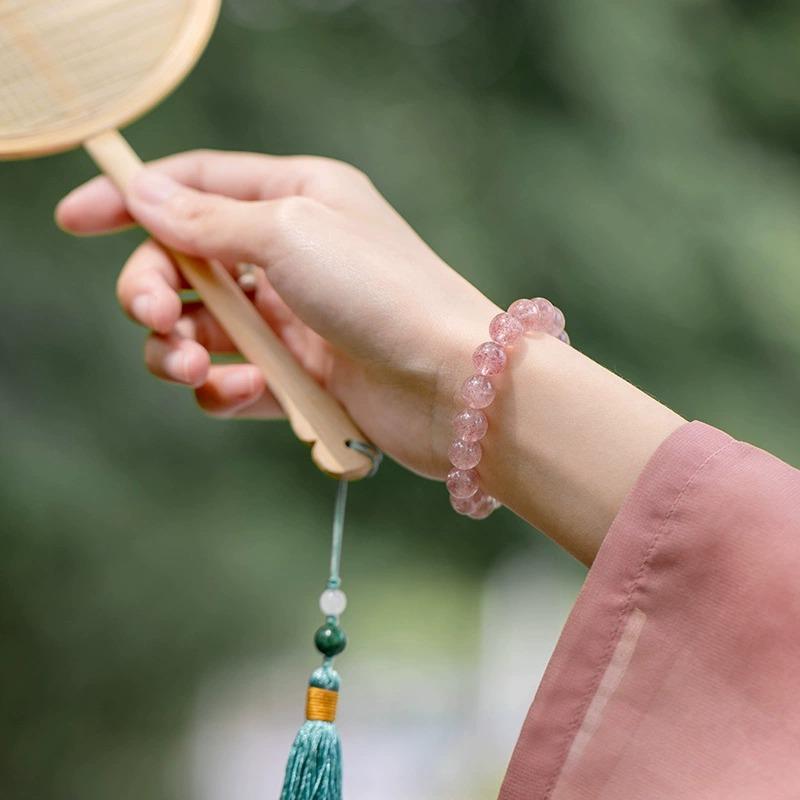 Natural strawberry crystal bracelet women's light luxury high-end sense versatile niche bracelet sweet small fresh fashion jewelry