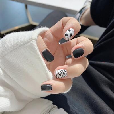 24Pcs/Box Fake Short Nails Matte Black And White Dairy Cows Leopard Print False Nails Pre Design Acrylic Nail Tips Detachable