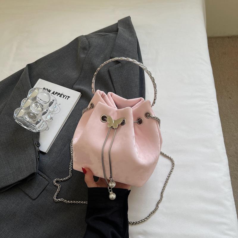 Korean Version Niche Bag Women's 2025 New Messenger Bag High Value Fashion Shoulder Portable Bucket Bag