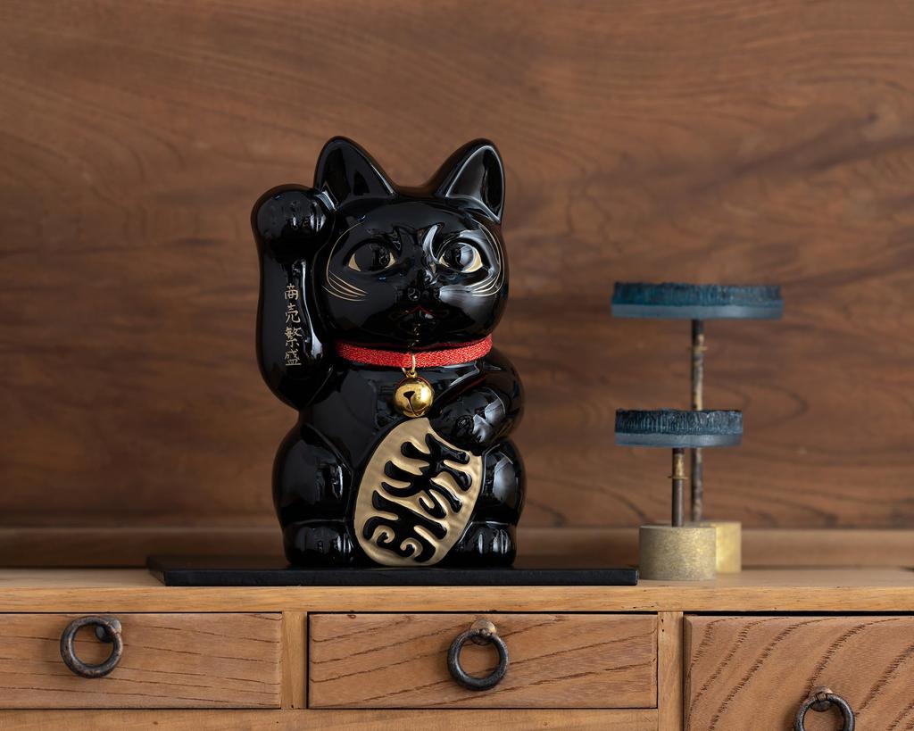 Gingado Maneki Neko Black Lacquer Right Paw Made of Lucky Good Feng Shui Takaoka Copperware Maneki Neko (Large - 16cm) Finish, Raised, Metal, Cat,