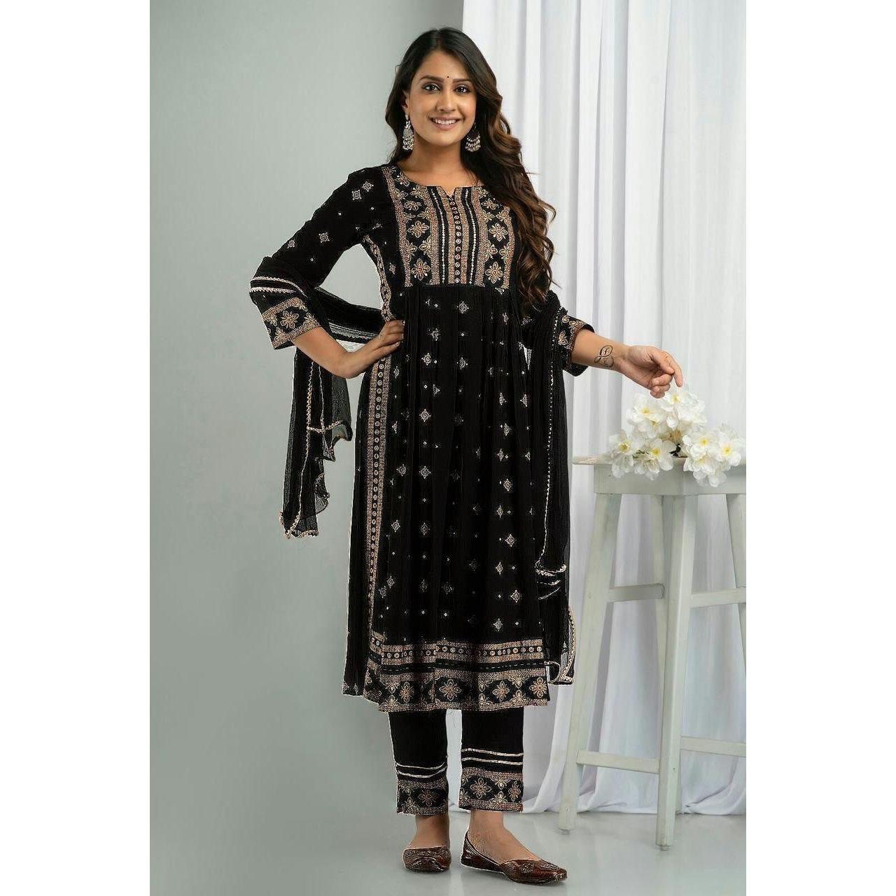 

*Представляем новый красивый комплект костюмов