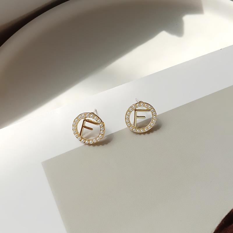 

Женские нишевые серьги с жемчугом и буквами F, модные, темпераментные, знаменитости