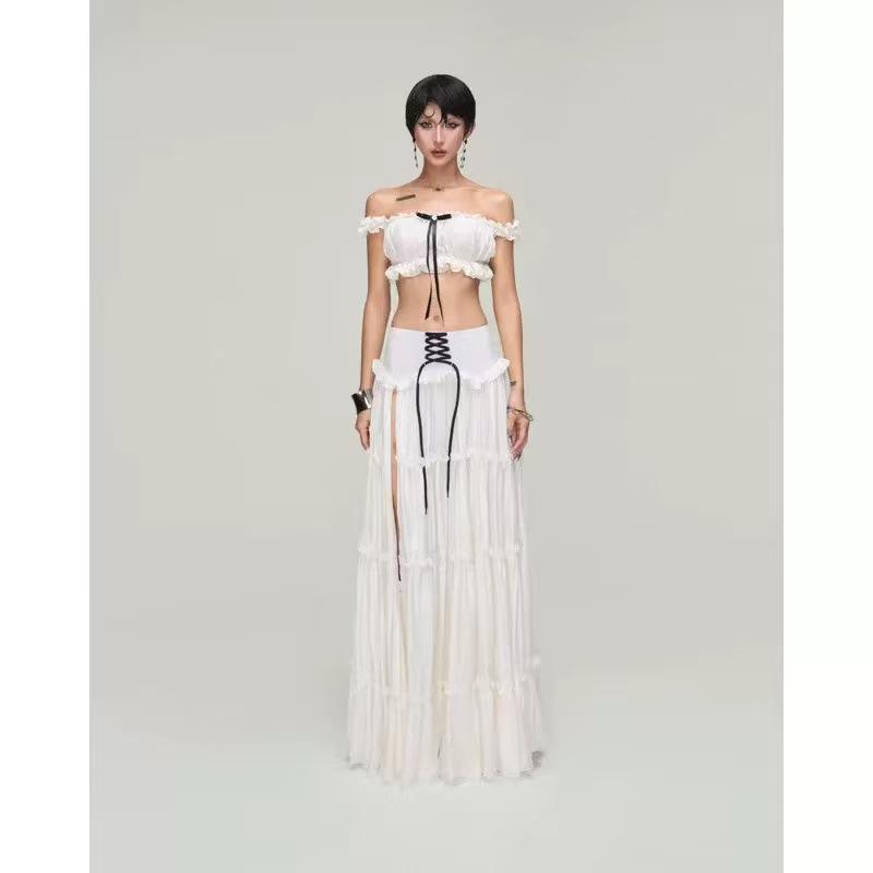 Elegantní francouzská crop topová sada s ramínky a volánky & přiléhavá sukně s rozparkem
