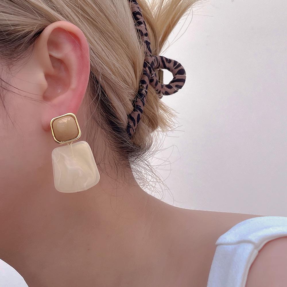 Niche Design Irregular Square Resin Earrings with S925 Silver Needle - Geometric Retro Color Block Dangle for Versatile Styling.