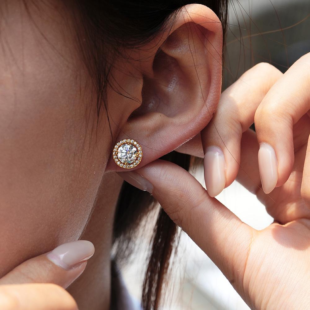 Boucles d'oreilles Puces Halo en Argent Sterling 925 Plaqué Or 18 Carats avec Moissanite VVS1 Couleur D | Bijoux Fins Scintillants de Luxe pour Femmes