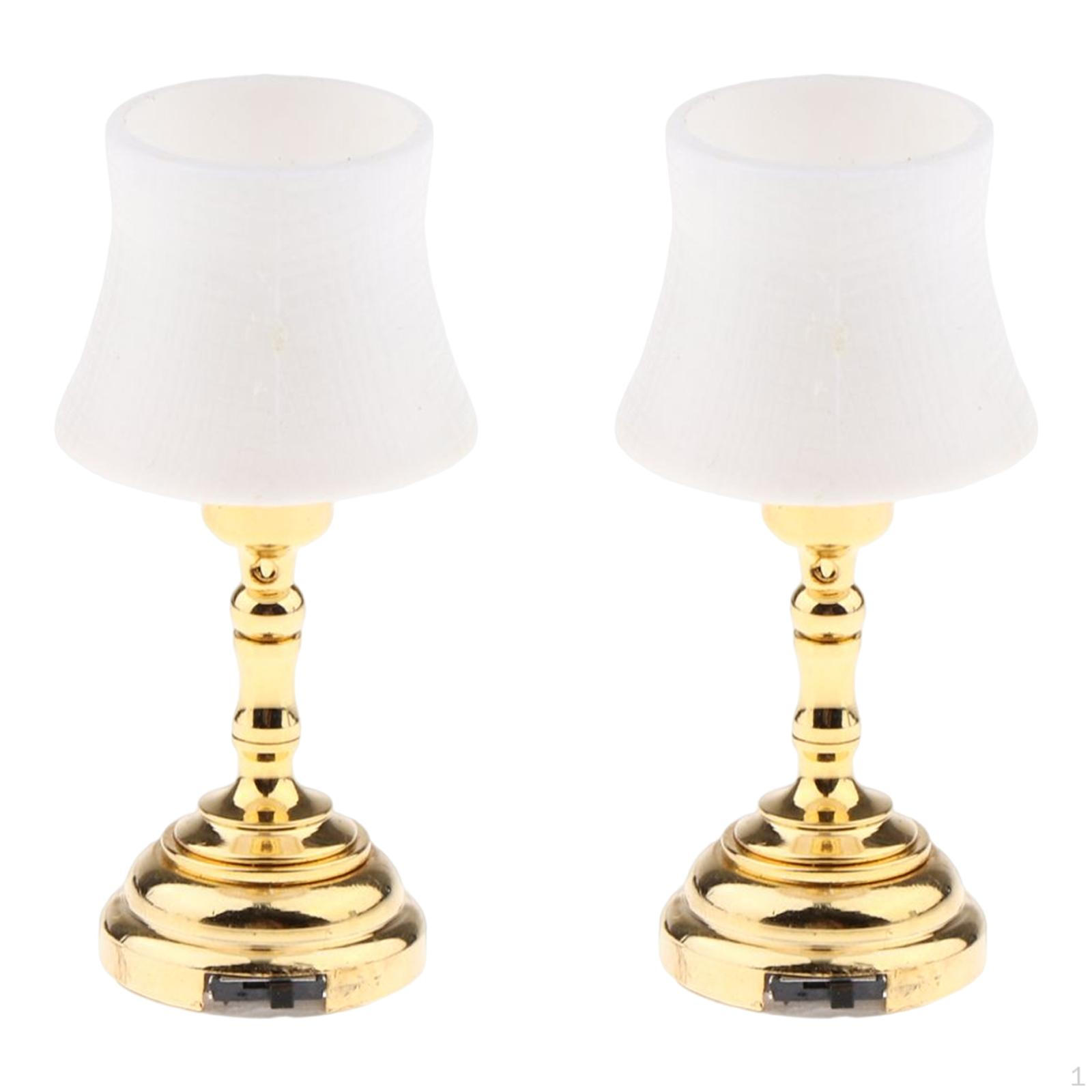 

1:Кукольный домик в масштабе 1:12, светодиодная настольная лампа на батарейках, золотое основание с белым абажуром, 2 шт./набор