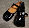 Mary Jane shoes women's 2025 new buckle light mouth Korean version fashionable retro flat bottom split toe pig's trotters single shoes small leathe