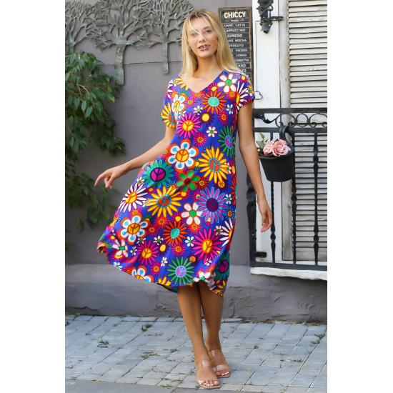 

Летнее платье цвета фуксии с V-образным вырезом и низкими рукавами и цветочным принтом