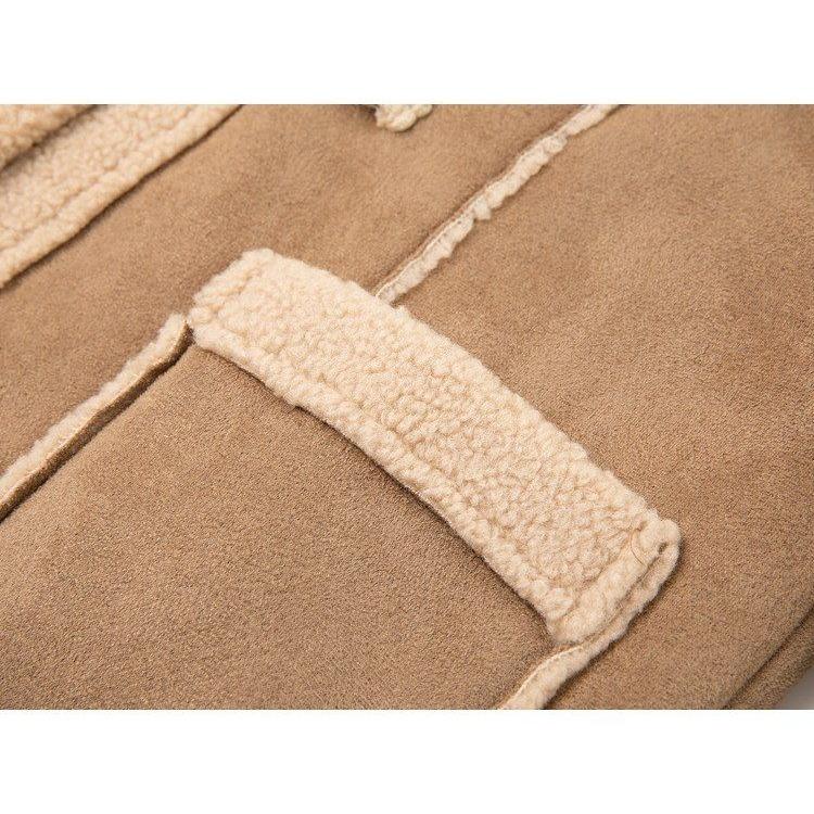 Winterwärme und Stil in einem trendigen, verdickten koreanischen Kurzmantel mit Kunstpelzbesatz, schaffen Sie eine coole und entspannte Atmosphäre.