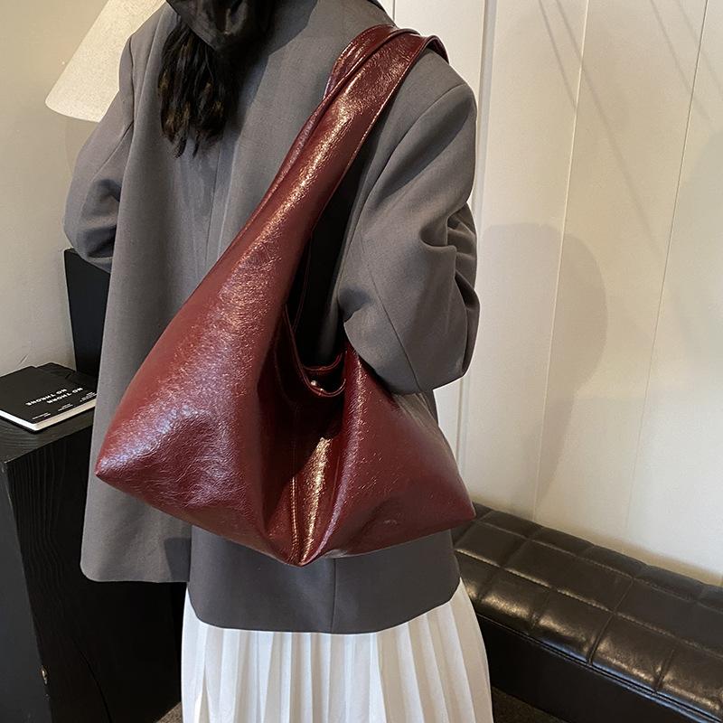 Retro commuter large-capacity bag women's 2025 new textured soft leather shoulder underarm bag simple and versatile tote bag