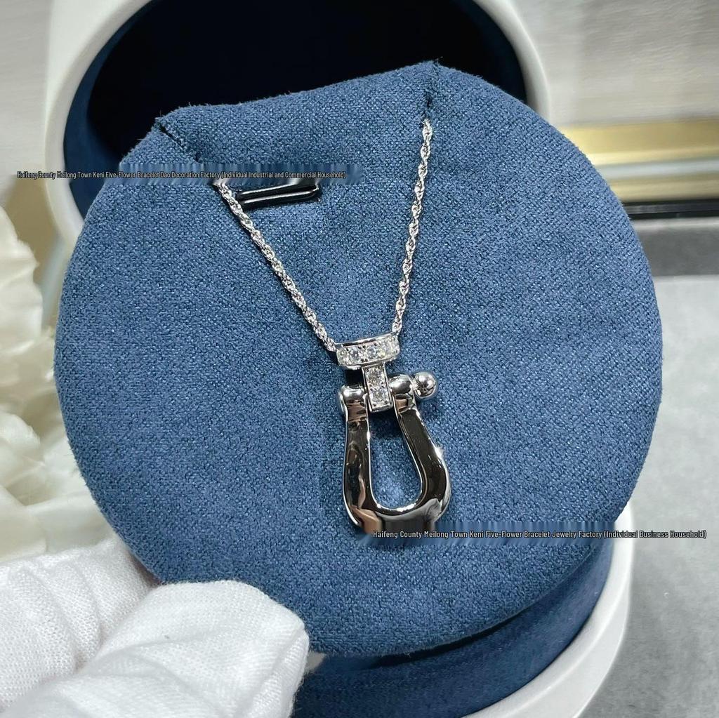 Fred Women's 18K Rose Gold Horsebit Necklace with Diamond Inlaid Twisted Rope Chain - Light Luxury Autumn Winter Accessory