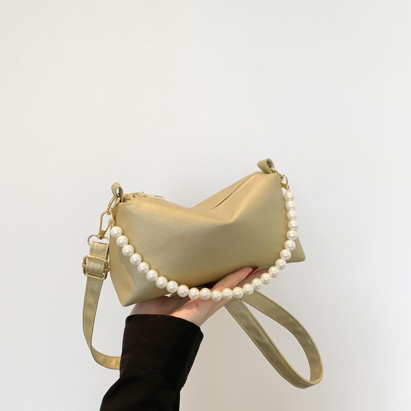 Einfache und modische kleine Tasche mit Perlenkette in einfarbiger Textur für Damen Frühling und Sommer Nischendesign Modische kleine quadratische Umhängetasche