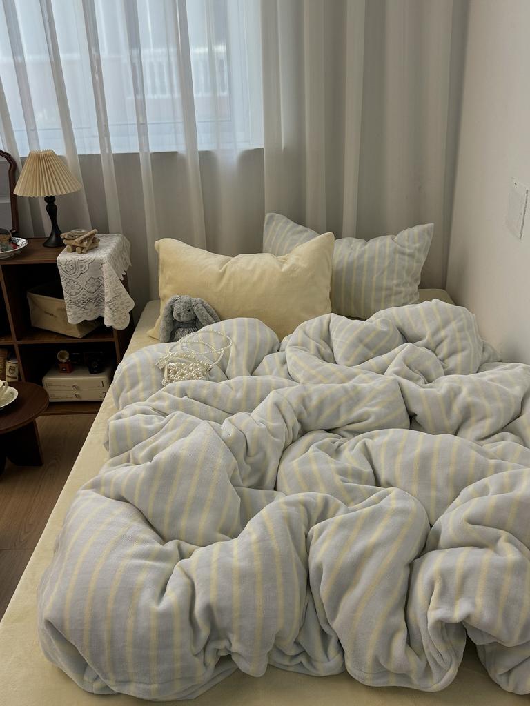 Milk Taro Polka Dots, Girl Warm Thickened Milk Fleece Four-Piece Set, Coral Fleece Bed Sheet Three-Piece Set