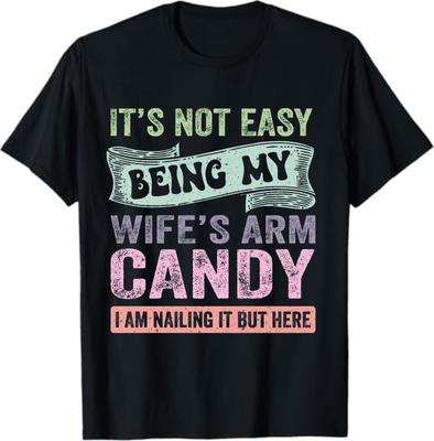 Es ist nicht einfach, das Arm Candy meiner Frau zu sein Ehemann Vatertag T-Shirt