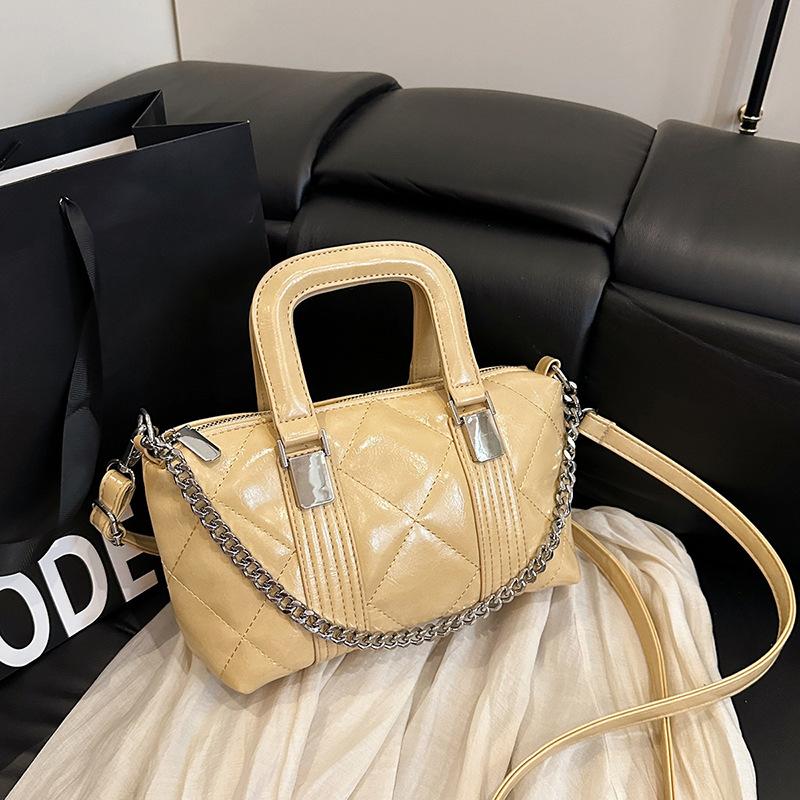 

Нишевая текстурная сумочка маленькая сумка женская 2025 новая простая маленькая квадратная сумка универсальная на плечо сумка-мессенджер жёлтый