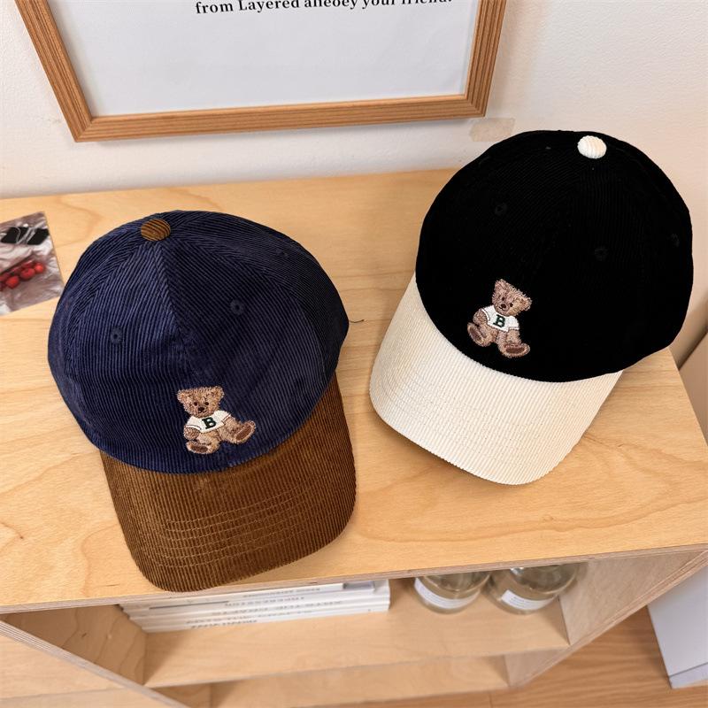 Vintage süßer Bär aufgestickte Cord-Kappe weiblich Frühling und Herbst großer Kopfumfang Farbabstimmung Baseballkappe Schüler Paar