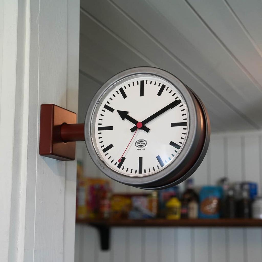 Dulton Double Face Clock 170D2 Matte Brick x A bold wall x x 9cm Raw two-tone double-sided clock. Small, analog, 20.5cm (height) 28.5cm (width)