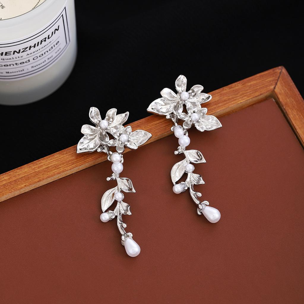 French Retro Exquisite Flower Pearl Earrings, Light Luxury High Sense Cold Style Fashion Temperament Earrings Women