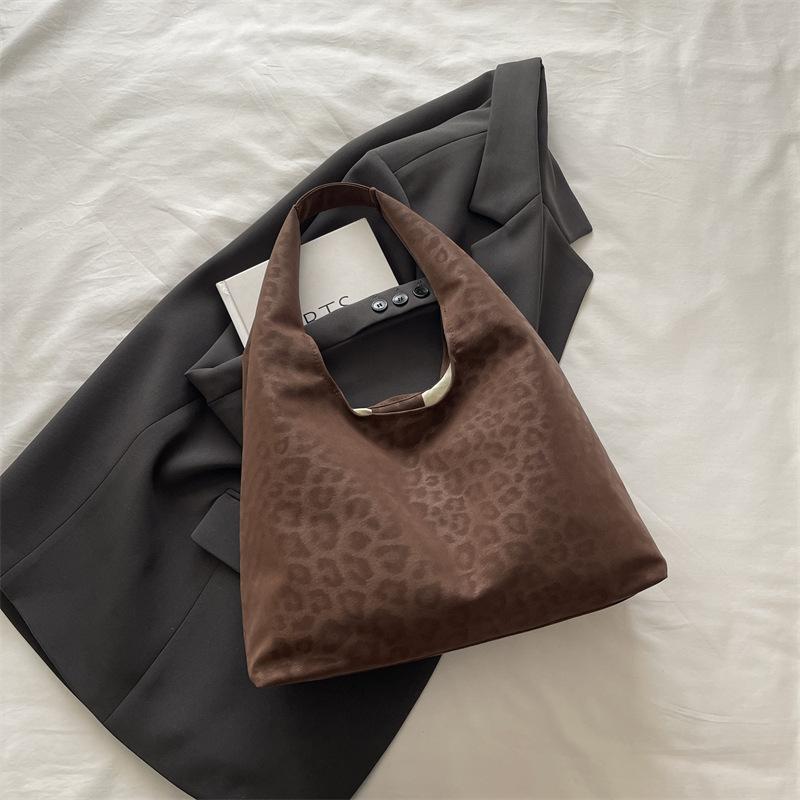 

Повседневная матовая сумка с леопардовым принтом, женская универсальная новая сумка-тоут большой вместимости, сумка на плечо под мышкой для поездок на работу