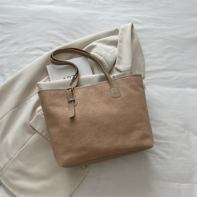 Autumn and Winter Popular Niche High-end Women's Bag 2025 New Large-capacity Commuting Versatile Tote Bag Simple Shoulder Bag