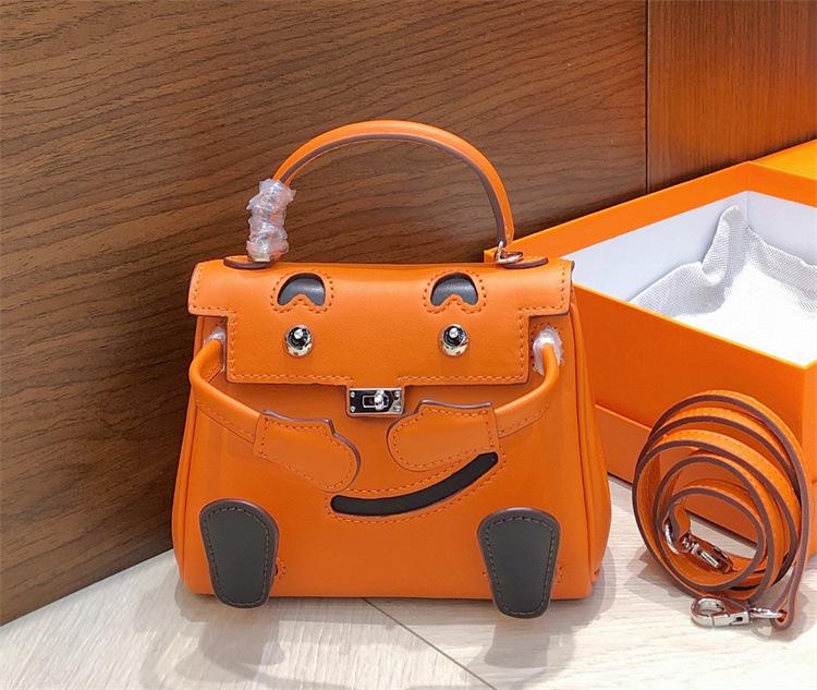 

Сумка с улыбающимся лицом 2025 года, новая симпатичная мини-сумка через плечо, верхний слой из коровьей кожи, одно плечо, пародийная сумка для женщин 16x6x14cm оранжевый