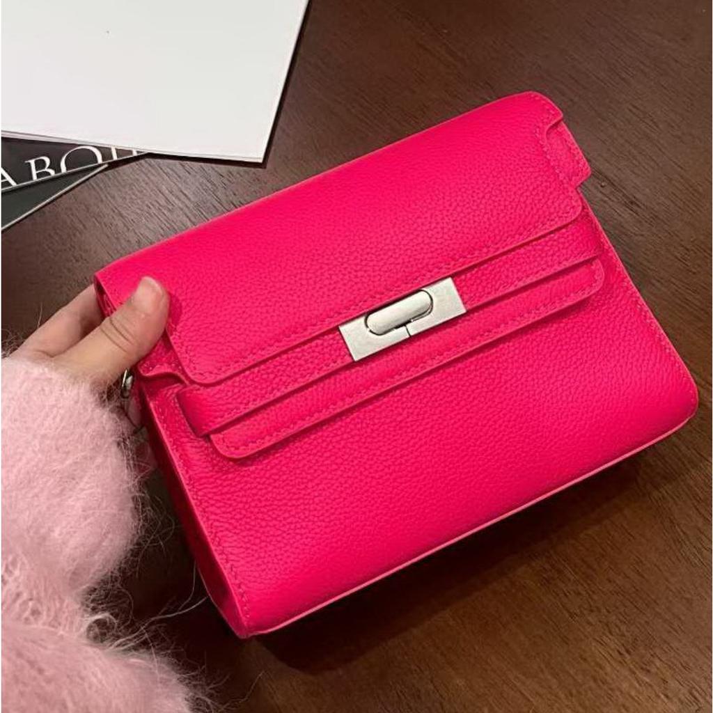 2026 new exquisite and trendy women's oblique span small square bag, first-layer cowhide handbag, genuine leather handbag, and lower bag.