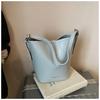 Spring and summer new fashion large-capacity bags women's fashion casual commuting simple messenger bucket bag