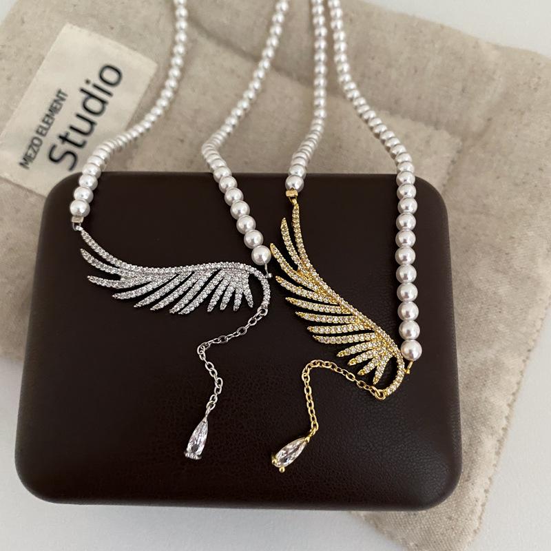 French Retro Zirconia Winged Pearl Necklace - Elegant Light Luxury Clavicle Pendant for Women