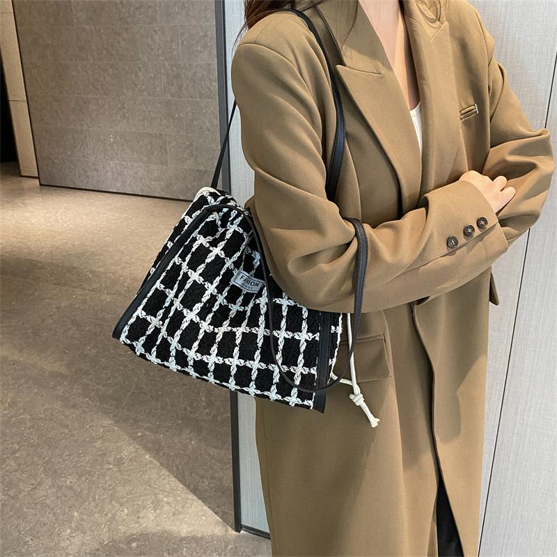 Trendy Plaid Large Capacity Korean Style Tote Bag For Women 2023 Chic