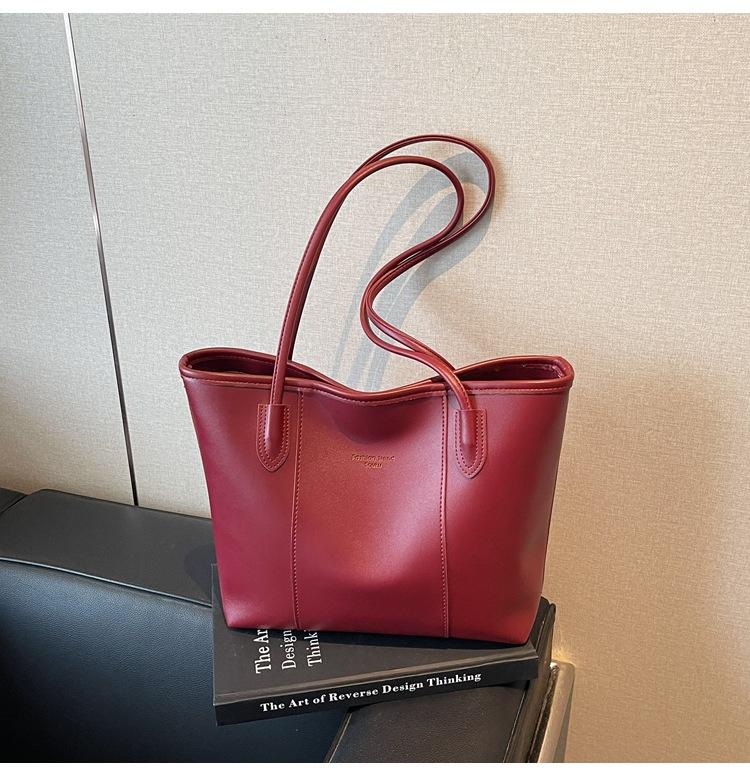 

Retro niche tote bag women s 2025 new large-capacity textured simple shoulder bag class bag