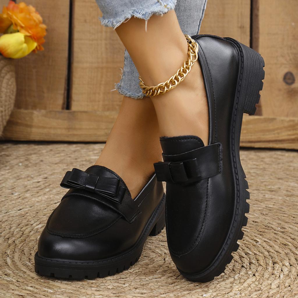 22. New temperament, beautiful mid-heeled retro European and American plus-size loafers