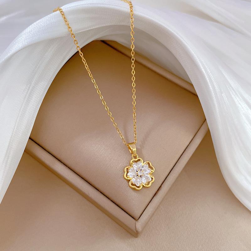 Titanium Steel Five-Leaf Flower Light Luxury Temperament Gorgeous Full Diamond Necklace Female Versatile Collarbone Chain Titanium Steel Chain
