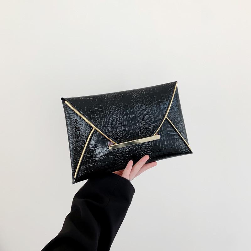 Стильный минималистичный клатч-конверт для весенней моды с шикарными цветовыми вариантами черный синий красный фиолетовый чёрный 1000₽