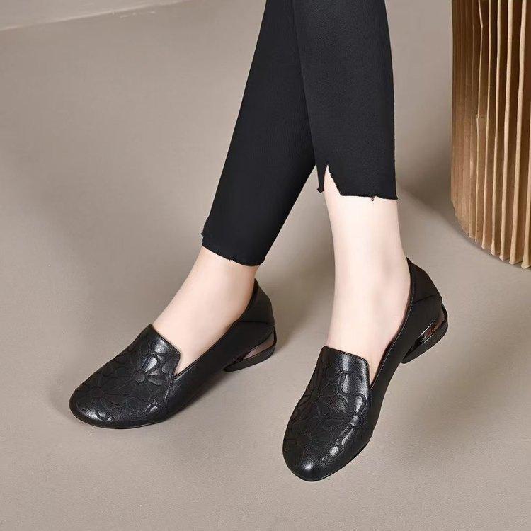 

Low heel round head soft leather single shoes spring new work shoes soft sole not tired feet leather shoes fashion casual mother shoes 35 чёрный