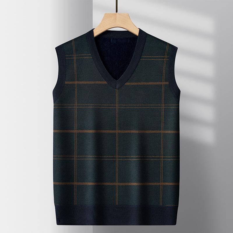 Dad's Fleece-Lined Sweater Vest: Warm Knitted Base Layer for Middle-aged and Elderly Men in Autumn and Winter.