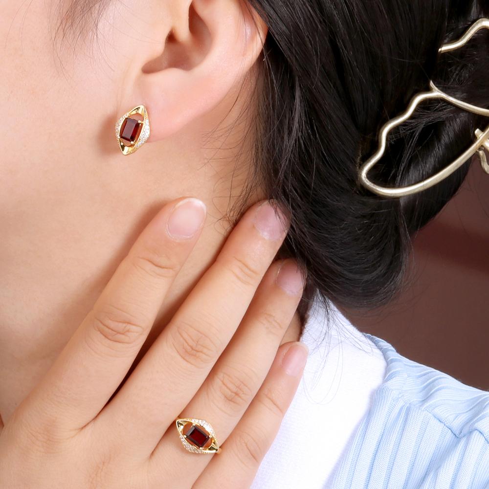 Bedårande 925 Sterling Silver Naturlig Granat Ädelsten Smyckesset 5x7okt Perfekt Örhänge Ring för Lady Födelsedag Bröllop Mode Smycken Present