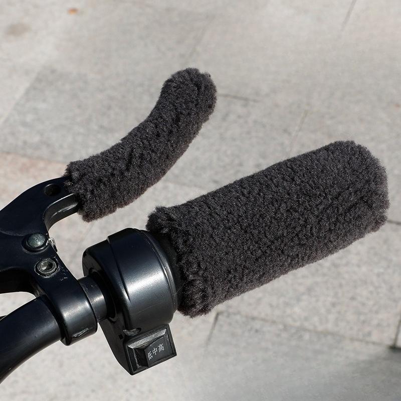 New Granular Fleece Imitation Plush Handle Cover, Anti-slip, Hand Protection and Warmth Universal for Electric Bikes, Motorcycles and Tricycles