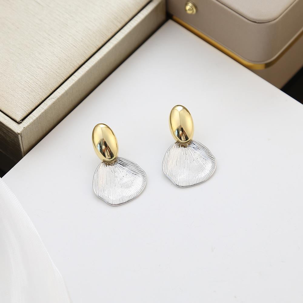 925 Silver Needle Simple Shell-Shaped Earrings High-End French Retro Temperament Earrings Niche Light Luxury Stud Earrings Wholesale