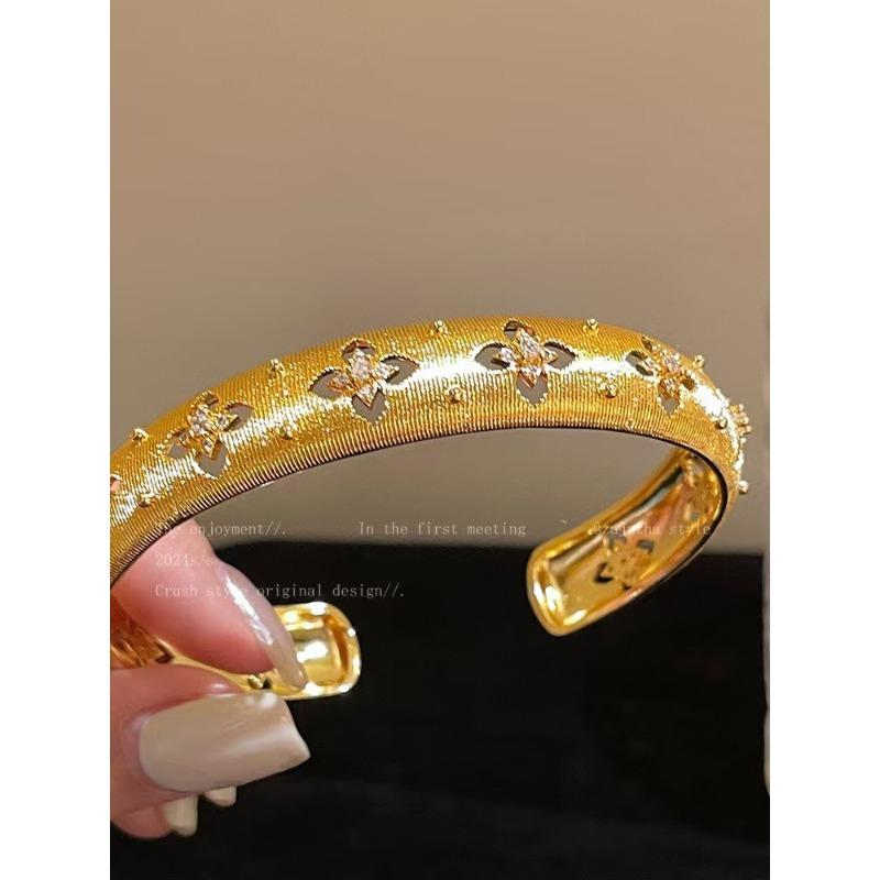 The New Spirit Snake Flash Diamond Bracelet Has a Sense of Design, Niche Temperament, Simple High-value and Versatile Retro Bracelet.