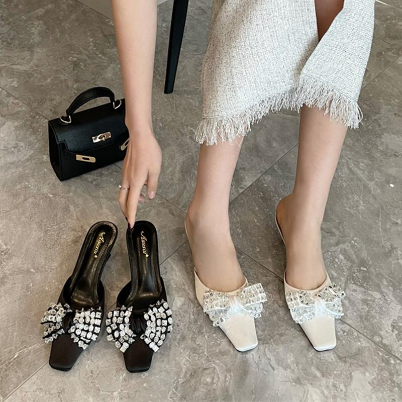Neue Sommer Damen Square Toe Niedrige Absätze Pantoletten Weiß Bling Strass Mules Schmetterlingsknoten Hausschuhe Party Ballschuhe