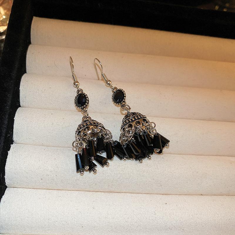 Bohemian retro tassel earrings with fashionable ethnic style and temperament, ear hooks with a niche and high-end feel, versatile earrings