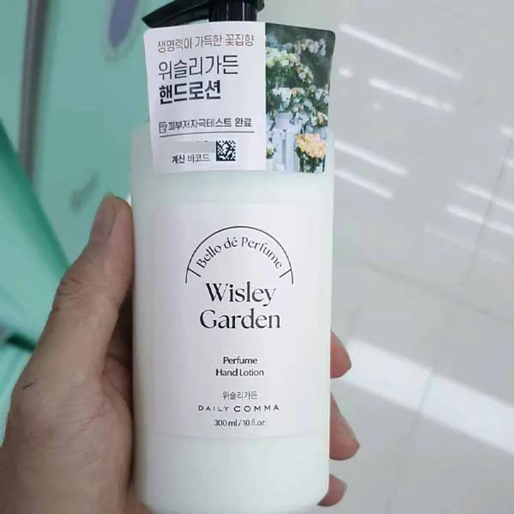 

DAILY COMMA Velodd Perfume Hand Lotion Wisley Garden 300ml