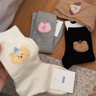 Calzini a metà polpaccio in cotone con testa di orso cartone animato sono calzini morbidi, assorbi-sudore e versatili per ragazze in autunno e inverno