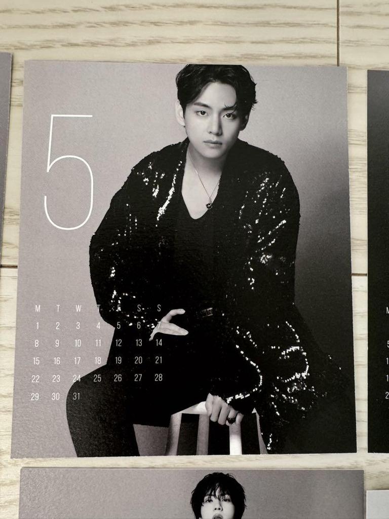 [USED] BTS official 2023 calendar 2 types
