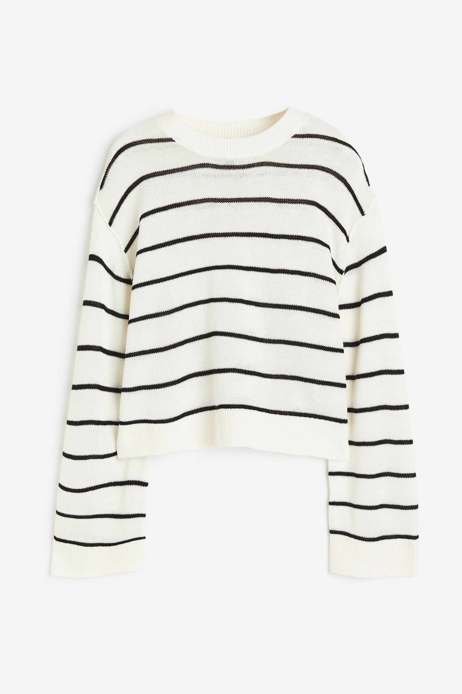 

Джемпер со связанными швами