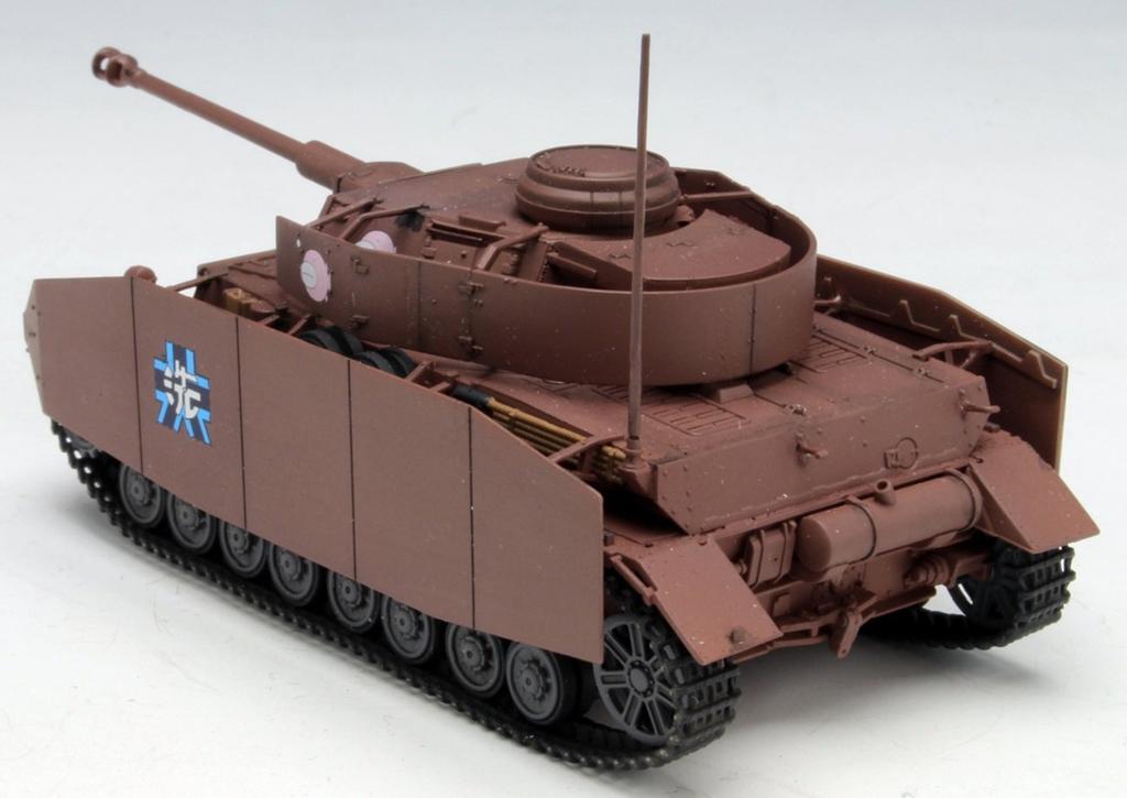 PLATZ Girls Panzer the Movie IV Tank Modified Anglerfish Team Scale Plastic Model & D-Type (H-Type Specification) 1/72 GP72-4