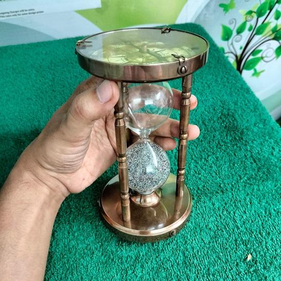 Home Decor Brass Collectible Sand Timer Hourglass 5 Minutes Hourglass with Magnetic Compass On Both Ends