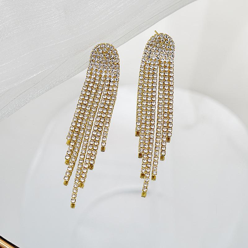 Orecchini Europei e Americani con Lunghe Nappe di Strass - Alla Moda, Eleganti e Pezzo Forte Audace per Donne