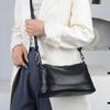 Borsa a tracolla monospalla grande e capiente, in similpelle, da donna, nuova, trendy ed elegante.